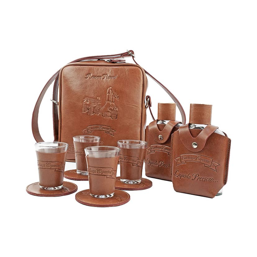 Kit Cachaça Pescara em Couro 2 Garrafas 4 Copos Galvani